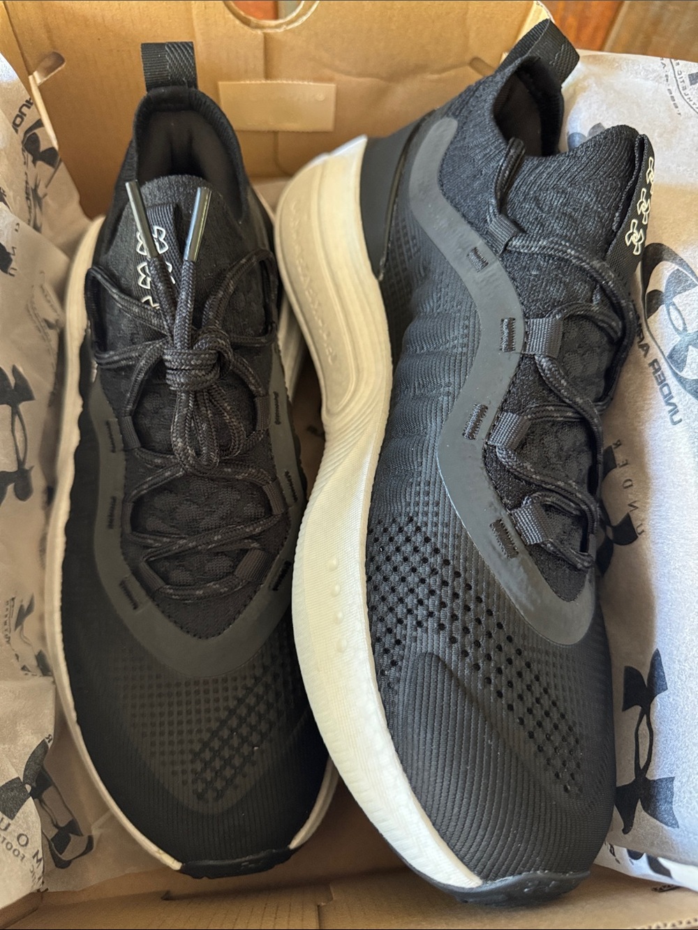 Under Armour Black and Red HOVR sneakers -size 9 - Black. New with box.